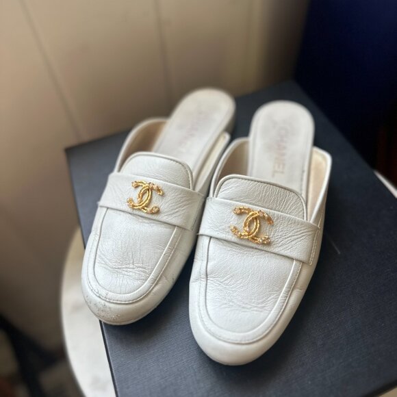 White Chanel Loafers - Leather & Gold CC - Picture 1 of 3